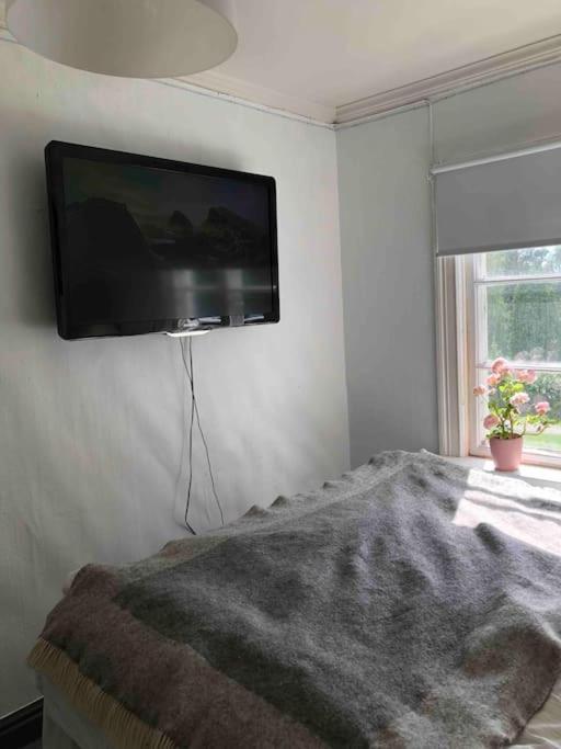Egen Stuga Och Vedeldad Bastu Linghed Exterior foto